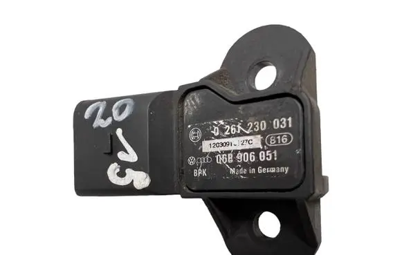 Volkswagen Golf V Air pressure sensor 06B906051 0261230031