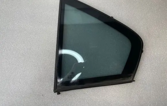 BMW 7 E38 Rear vent window glass 8168121 8157177 8168125
