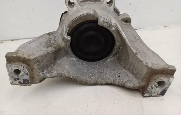 Honda CR-V Engine mount bracket PV090ZHF1