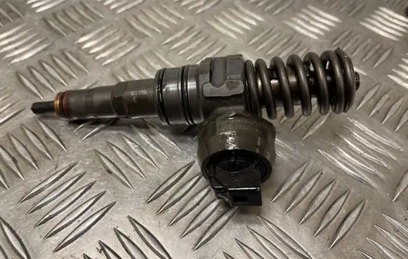 Volkswagen PASSAT B6 Fuel injector 038130073AG 0414720215