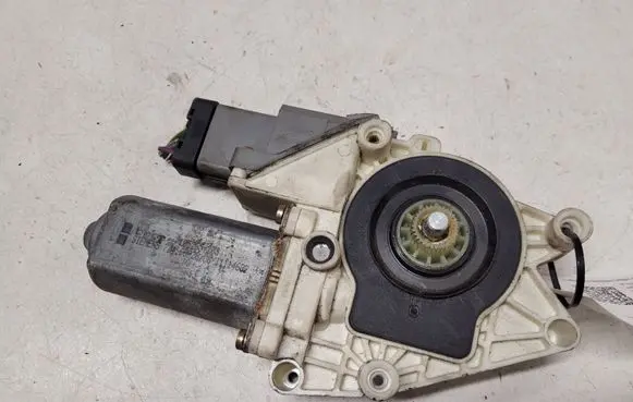 Peugeot 607 Rear door window regulator motor 103315103