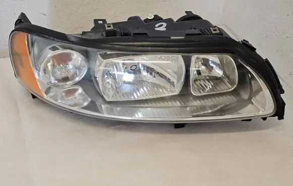Volvo XC70 Headlight/headlamp 30698836 89900266