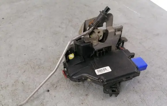 Audi A8 S8 D3 4E Front door lock 4E1837015