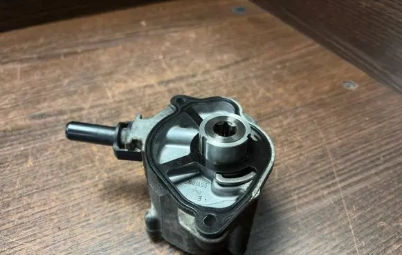 Mercedes-Benz Sprinter W906 Vacuum pump A6512300165 6512300165