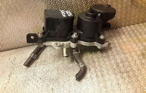Mercedes-Benz B W245 Oil breather separator A6400101062 6400101062