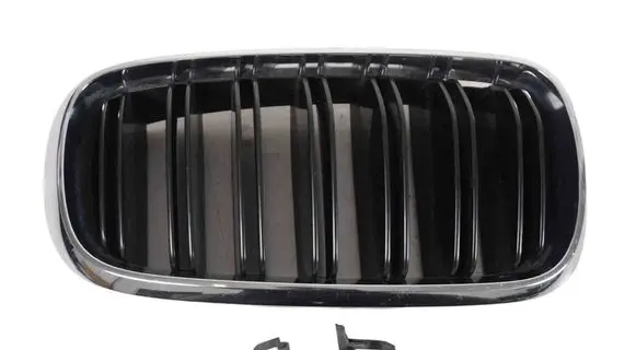 BMW X5M F85 Front bumper upper radiator grill 8056324