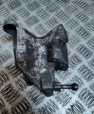 Ford Mondeo MK V Engine mounting bracket