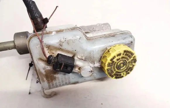Volkswagen Polo Brake fluid reservoir 
