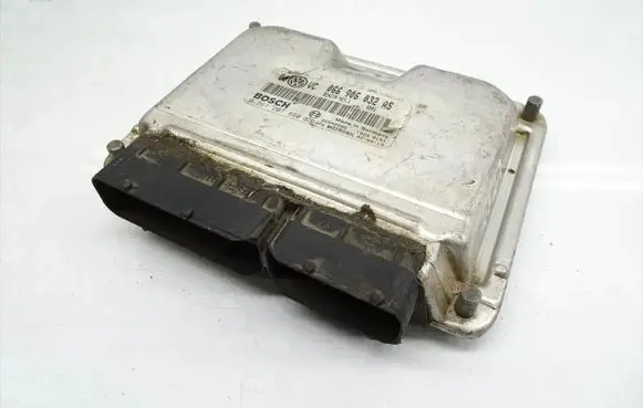 Volkswagen PASSAT B5.5 Engine control unit/module 066906032AS 0261207880