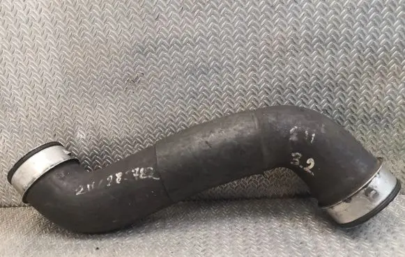 Mercedes-Benz E W211 Intercooler hose/pipe 2115282782
