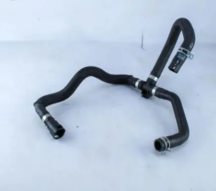 Ford Kuga II Engine coolant pipe/hose LX618B550HPD