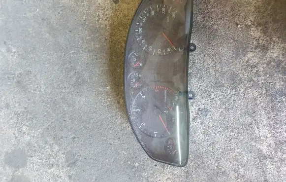 Audi A6 S6 C5 4B Speedometer (instrument cluster)