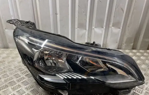 Peugeot 3008 II Headlight/headlamp 9810478280 90085117