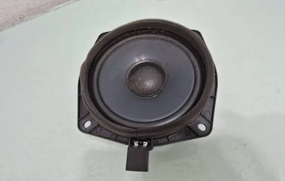 Mitsubishi Pajero Front door speaker 8720A054