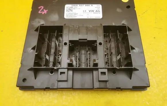 Volkswagen Golf VIII Central body control module 5WA937086A