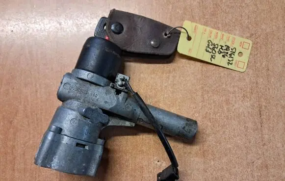 Mercedes-Benz SL R107 Ignition lock 1074620330