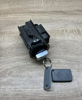 Volkswagen PASSAT CC Ignition lock 3C0905843R 3303401
