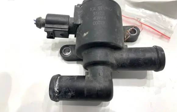 Skoda Superb B8 (3V) Oil filter mounting bracket 5Q0906457K