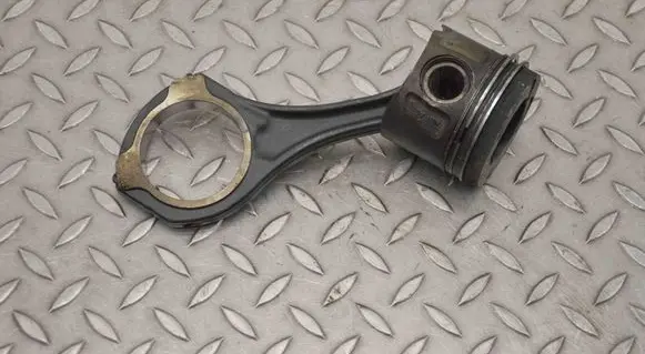 Mercedes-Benz CLS C219 Piston 6423077