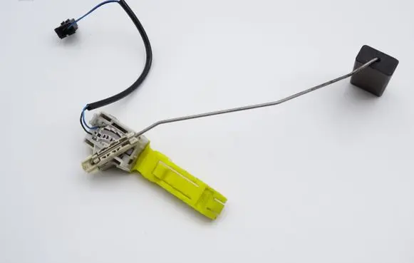 Audi A4 S4 B5 8D Fuel level sensor 8D0919673J