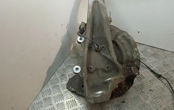 BMW 5 F10 F11 Front wheel hub