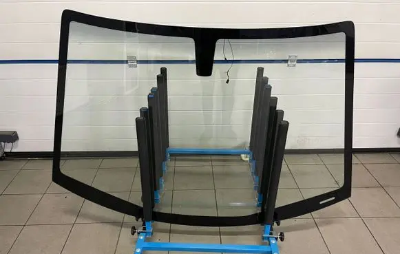 Lamborghini Urus Front windscreen/windshield window LP610