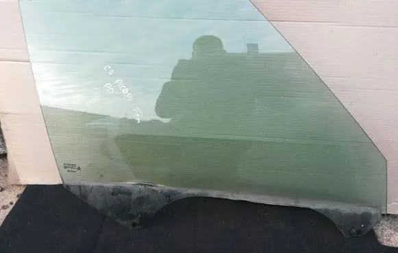 Citroen C4 I Picasso Front door window glass four-door