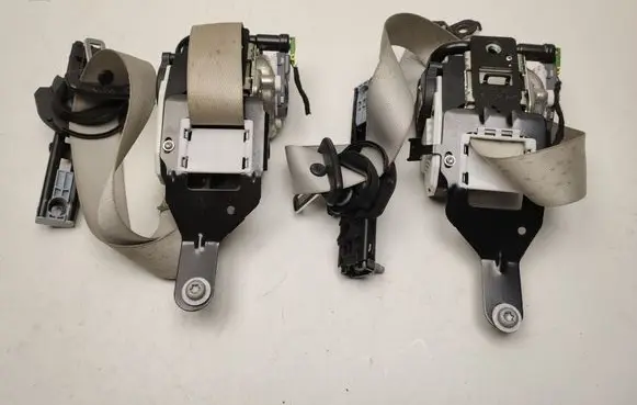 Mercedes-Benz CLS C218 X218 Front seatbelt A2128600786