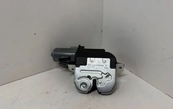 Volkswagen Touareg II Tailgate/trunk/boot lock/catch/latch 7P0827505M