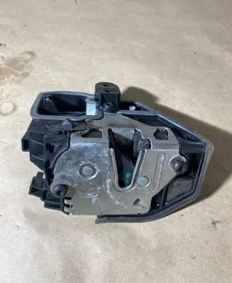 BMW 7 E65 E66 Rear door lock 7036172