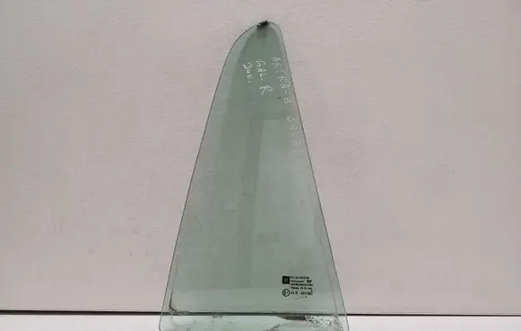 Opel Astra H Rear vent window glass 