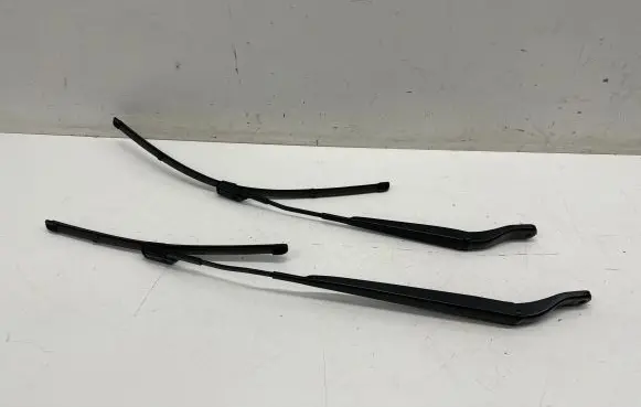 Peugeot 2008 II Windshield/front glass wiper blade 9822931980