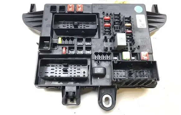 Opel Insignia A Fuse module 13277322 K3625