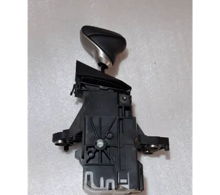 Lexus CT 200H Gear shifter/selector 75C833 PA66GF33