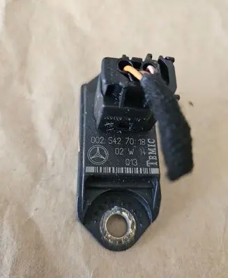 Mercedes-Benz SL R230 Airbag deployment crash/impact sensor 0025427018