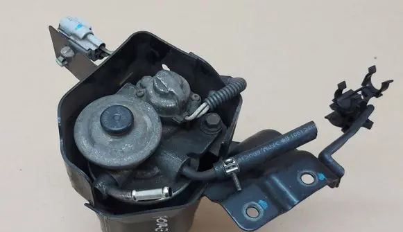 Subaru Forester SH Fuel filter housing 