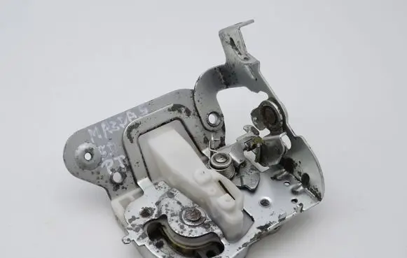 Mazda 5 Rear door lock 