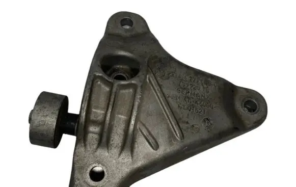 BMW 5 F10 F11 Engine mounting bracket 6777605 22116777605
