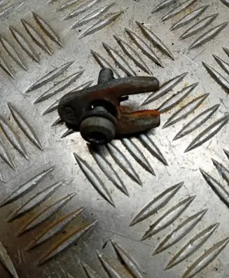 Opel Vivaro Fuel Injector clamp holder 
