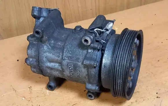 Dacia Logan I Air conditioning (A/C) compressor (pump) 8200716562