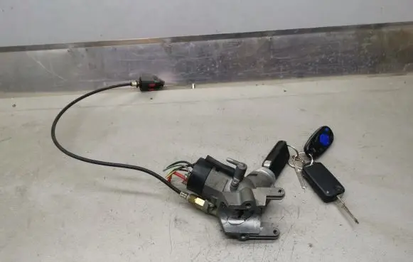 Mercedes-Benz Vito Viano W638 Ignition lock A0005458108