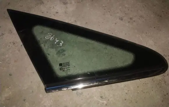 Opel Zafira B Front triangle window/glass 