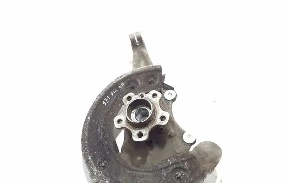 BMW 5 G30 G31 G38 Front wheel hub 6884385