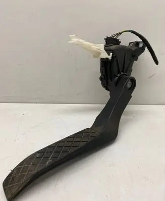 Volkswagen Touareg I Accelerator throttle pedal 7L6721507A 6PV00777027