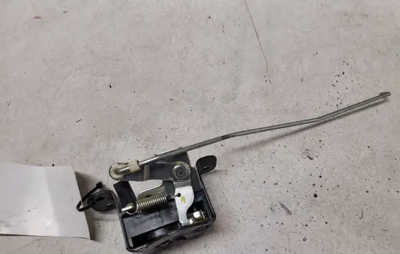 Hyundai Tucson JM Tailgate window lock/catch/latch 