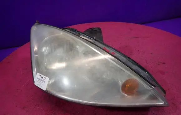 Ford Focus Headlight/headlamp 2M5113W029BD