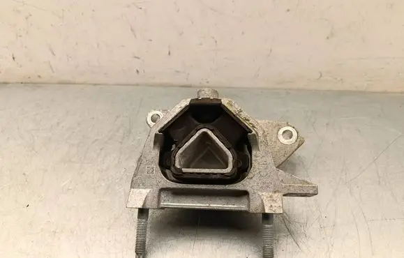 Peugeot 208 II Engine mount bracket 9826533880
