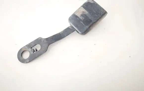 Front seatbelt buckle