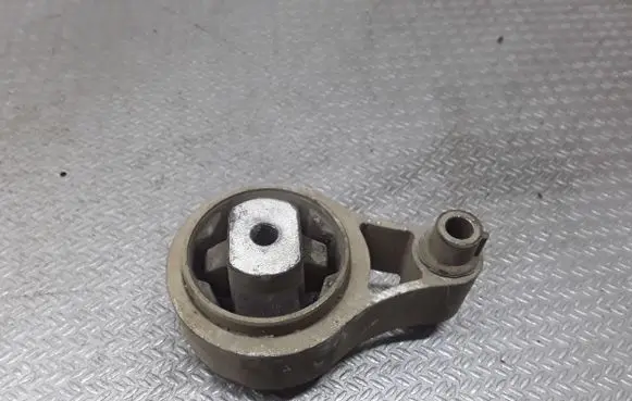 Opel Movano A Engine mount bracket