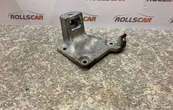 BMW 5 E39 Engine mounting bracket 675122601